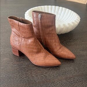 Dolce Vita Brown Croc-Embossed Ankle Boots Sz 8